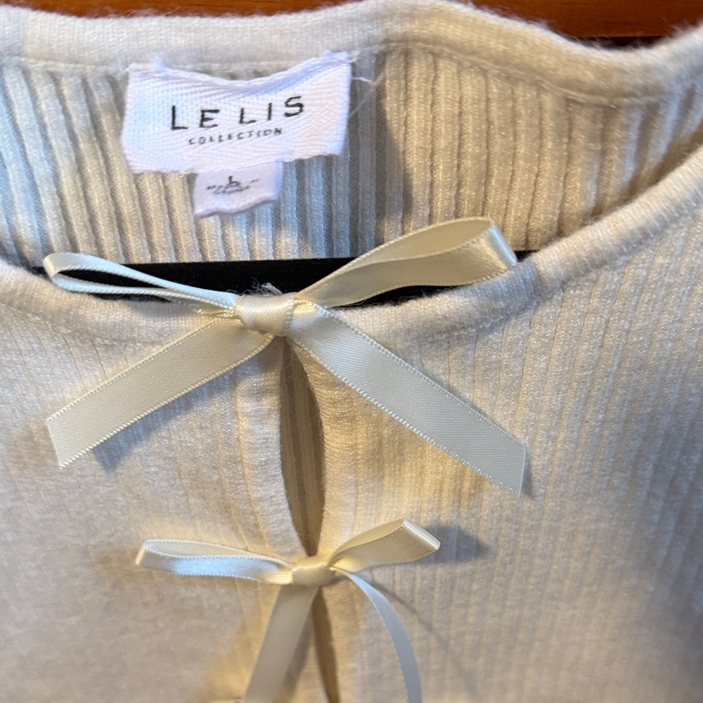 Le Lis Cream Bow-Accent Tank Top - Picture 2 of 4